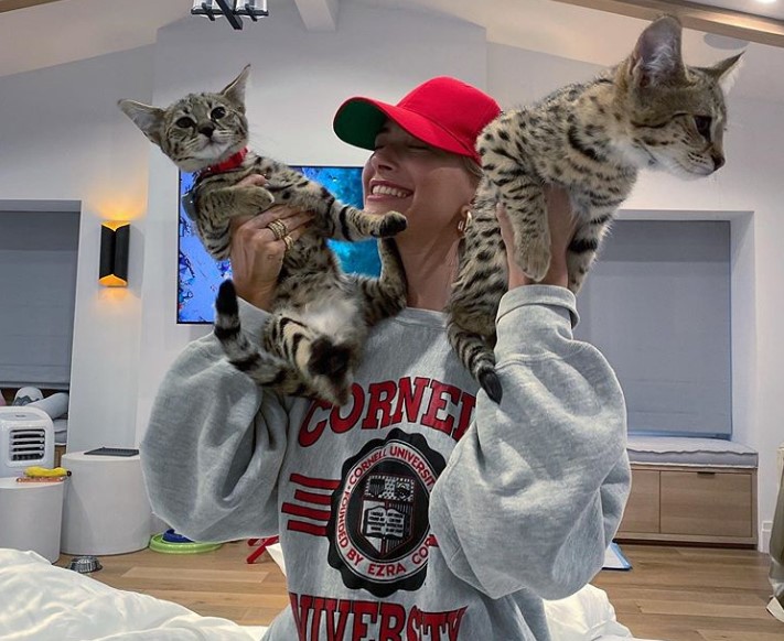 justin bieber relationship wife hailey with justin pets 2