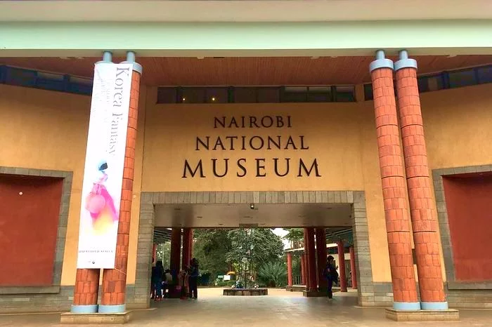 A building. The entrance says: Nairobi National Museum.