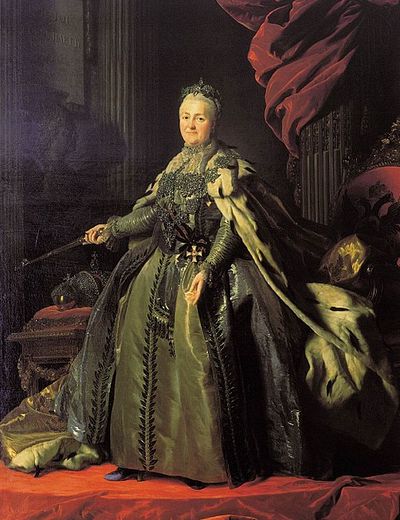 Another full-portrait. The woman wears an expensive and thick green dress. She looks imposing.