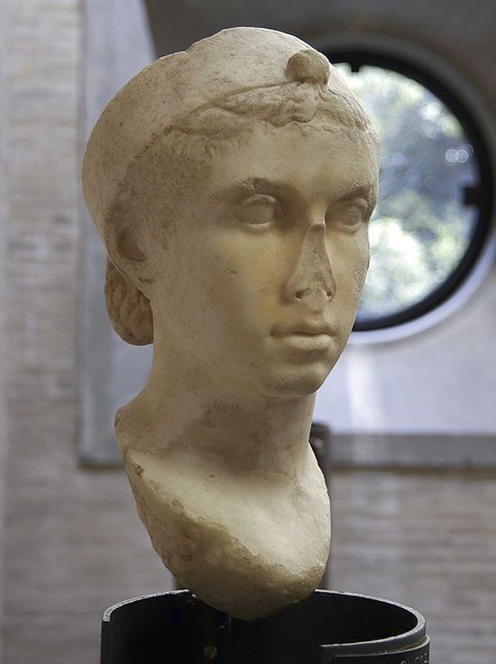 Same bust from another angle. She has deep-set eyes. The nose of the bust is missing.