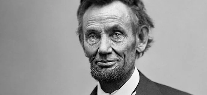 Black and white picture of Abraham Lincoln.